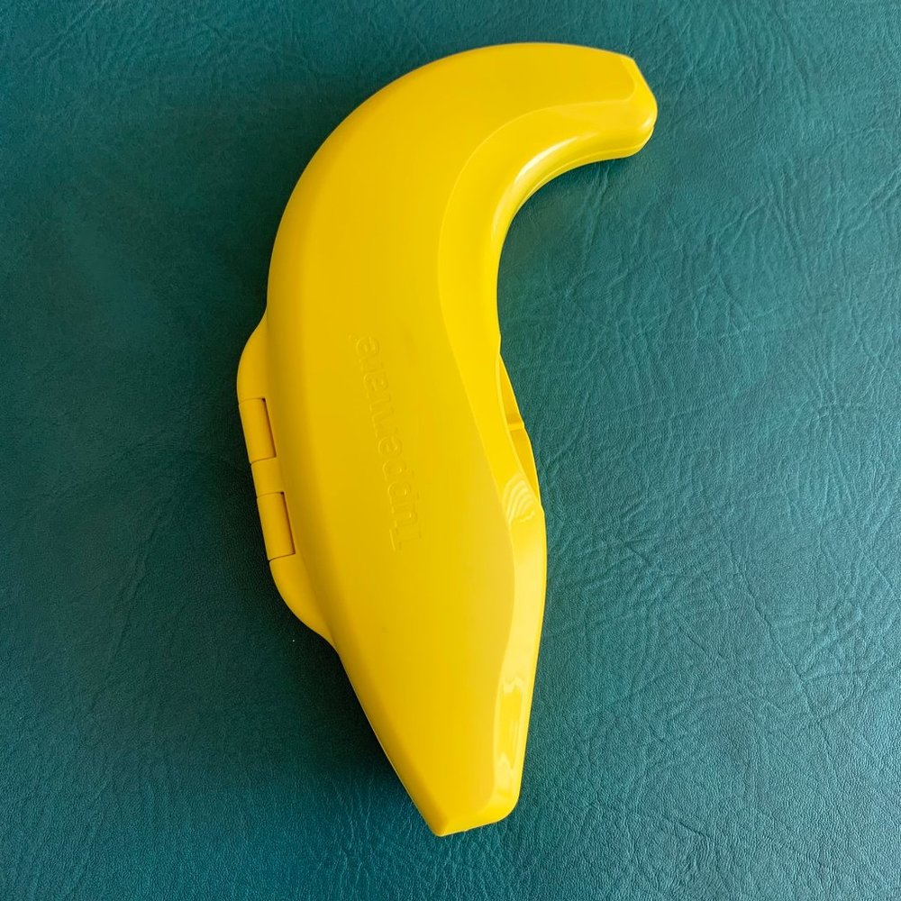 Tupperware banana fruit keeper #6167A-3